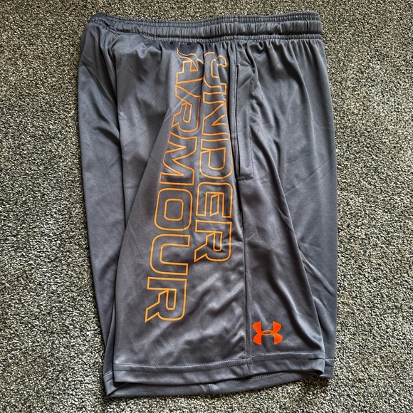 Under Armour NWT Gray and Orange Men's Shorts Size Large - Picture 2 of 8